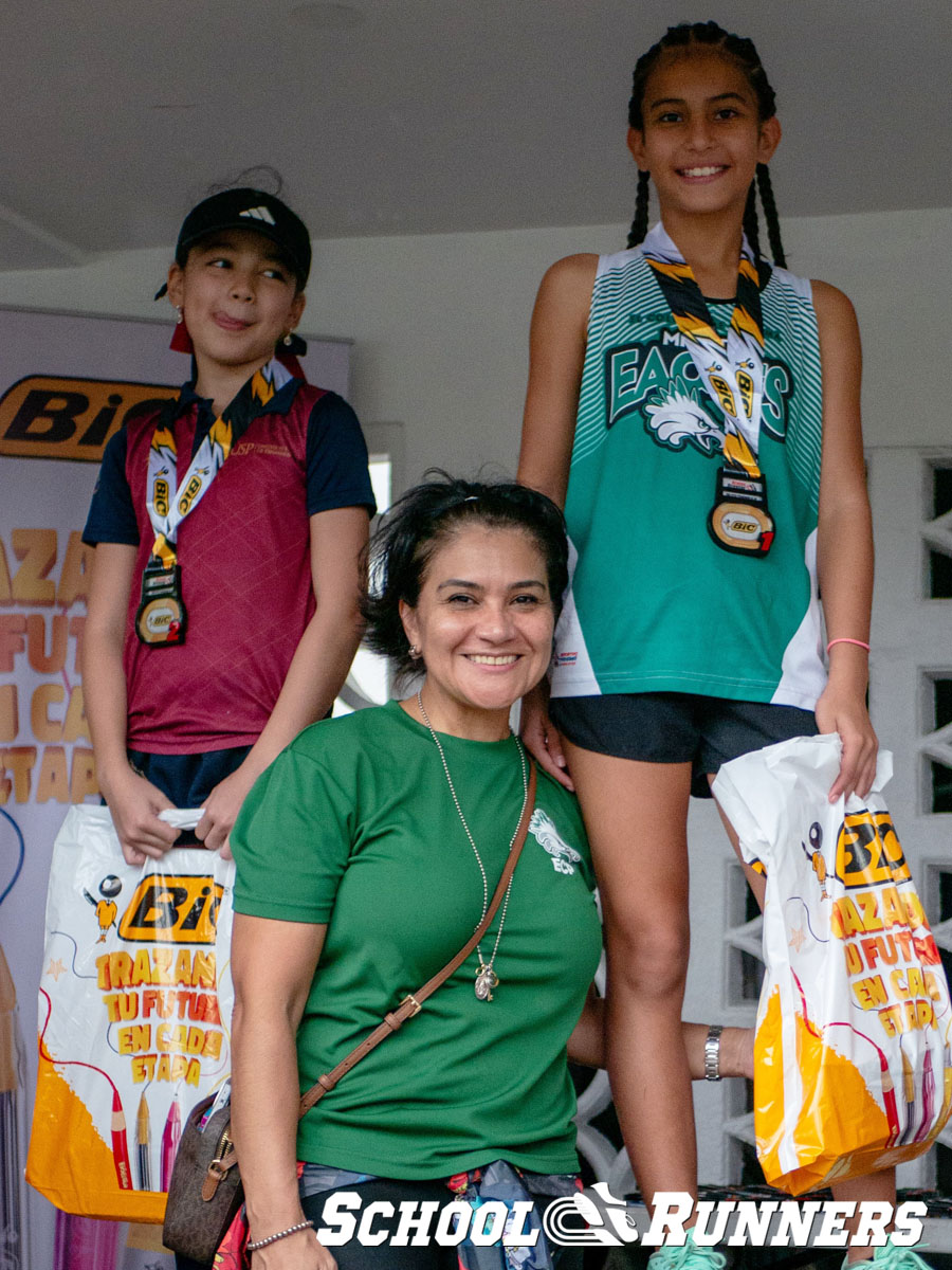 School Runners - Serie 3 - Podio Categoría Femenina 150 mts