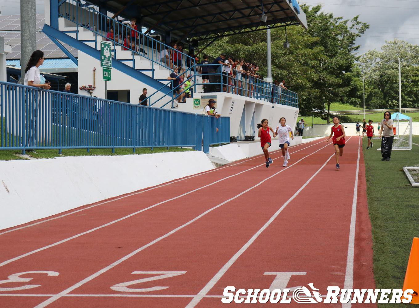 School Runners - Serie 3 - Categoría Femenina 100m