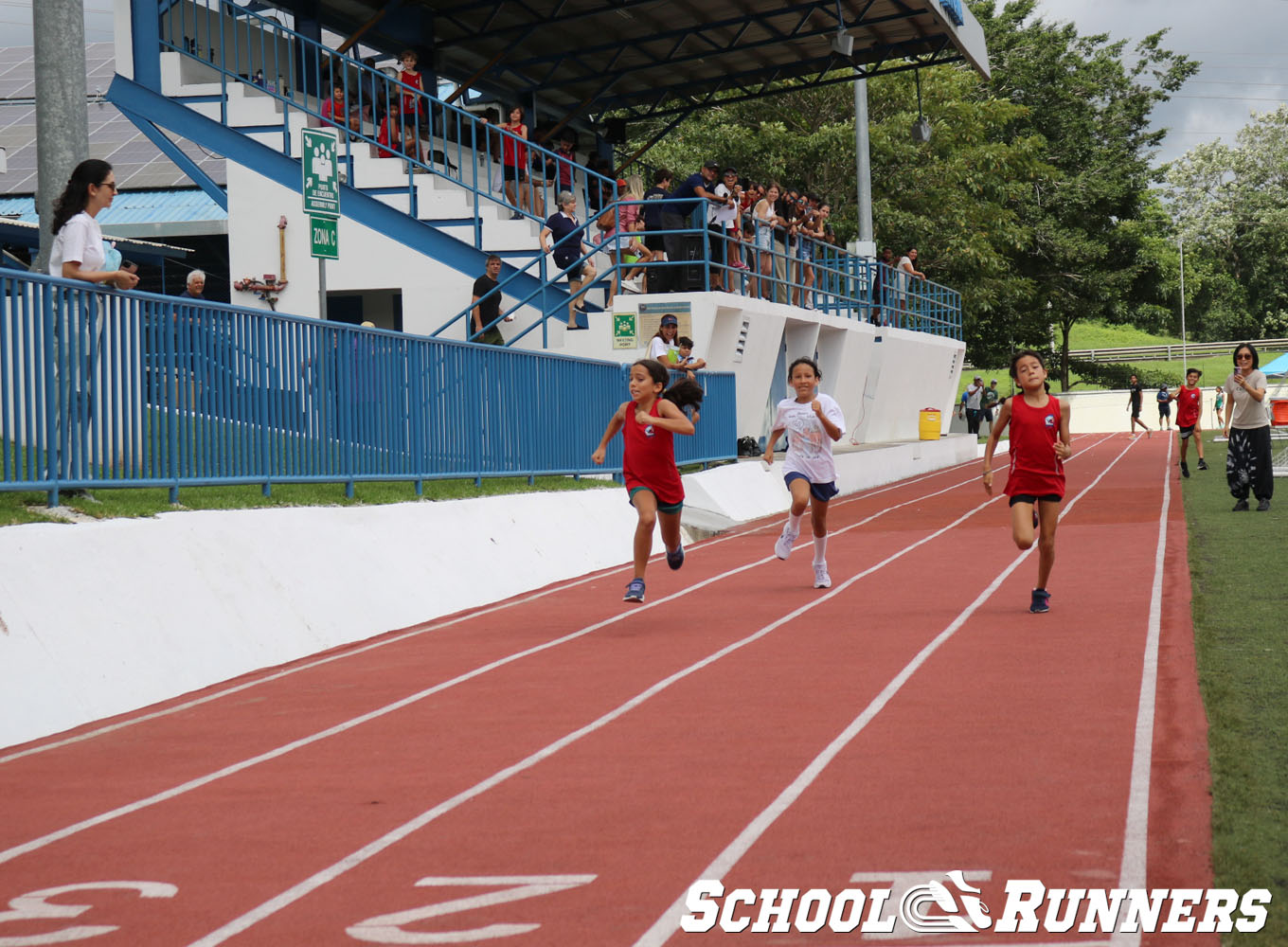 School Runners - Serie 3 - Categoría Femenina 100m