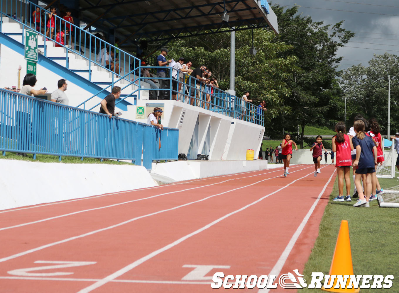 School Runners - Serie 3 - Categoría Femenina 100m