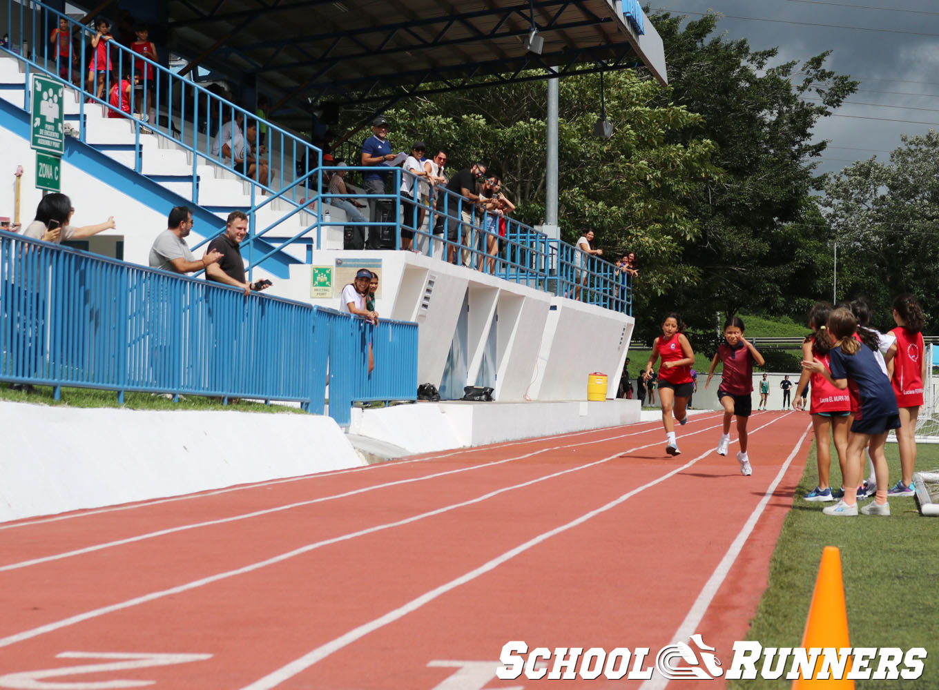 School Runners - Serie 3 - Categoría Femenina 100m