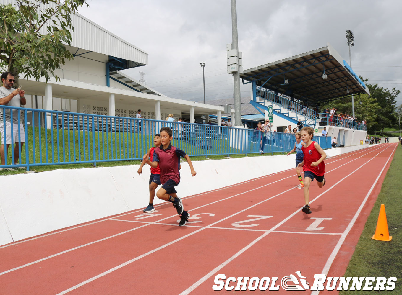 School Runners - Serie 3 - Categoría Masculina 100m