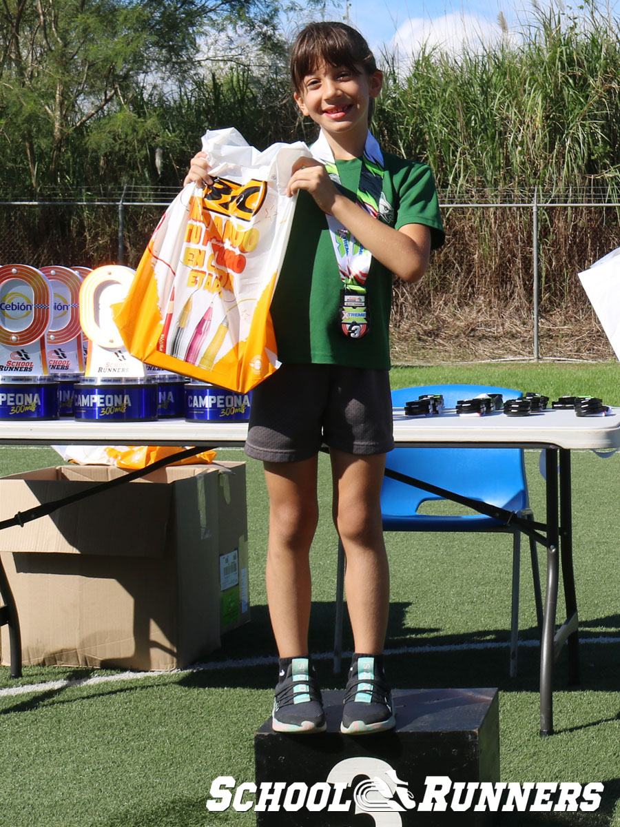 Serie 4 - Podio de la Categoría Femenino u9 en 50 metros